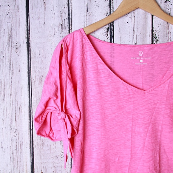 NY&Co V-neck Tee with Slit Sleeve Size L - Picture 2 of 8